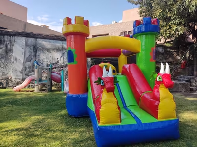 Brincolín Dragones Rojos en una fiesta infantil en CDMX