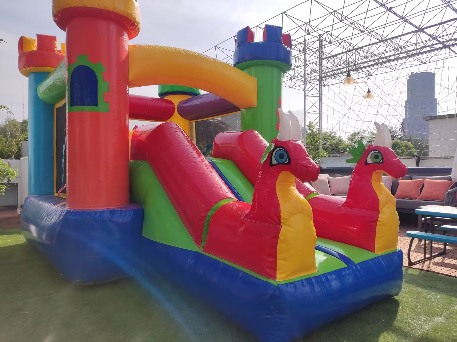 Brincolín Dragones Rojos en una fiesta infantil en CDMX