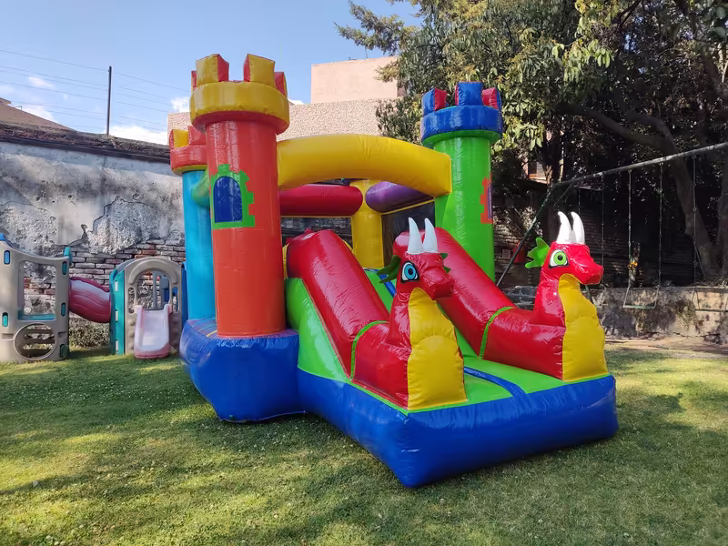 Castillo inflable de dragones para cumpleaños de niños