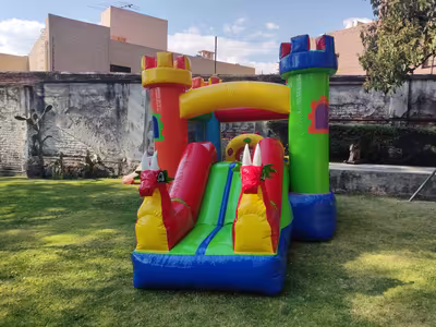 Inflable Dragones Rojos con tobogán integrado, renta en CDMX