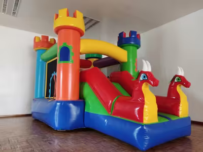 Inflable Dragones Rojos con tobogán integrado, renta en CDMX