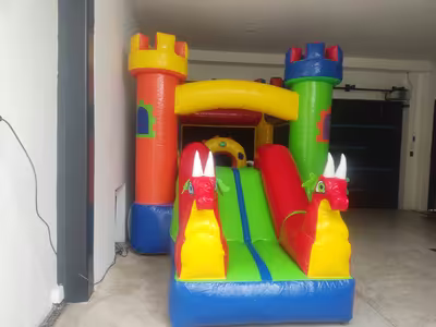 Renta de brincolín Dragones Rojos para evento infantil
