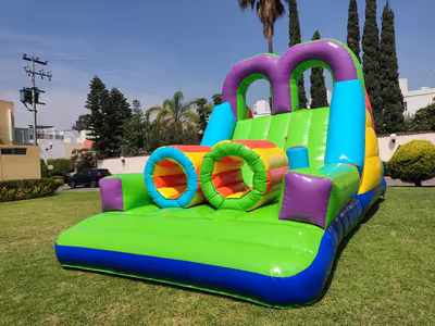 Alquiler del inflable Extrem en jardín grande
