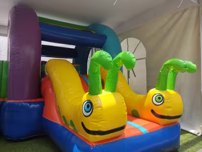 Alquiler del inflable Gusanitos para kermés escolar