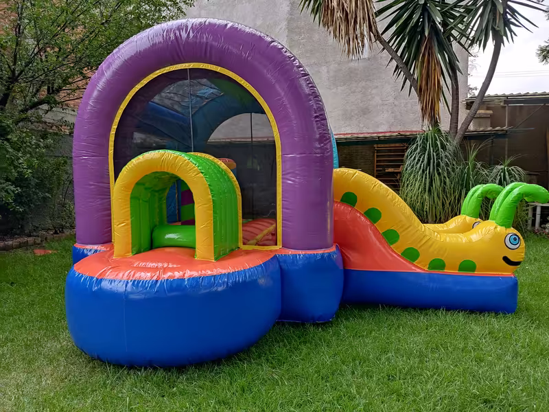 Castillo inflable Gusanitos para cumpleaños