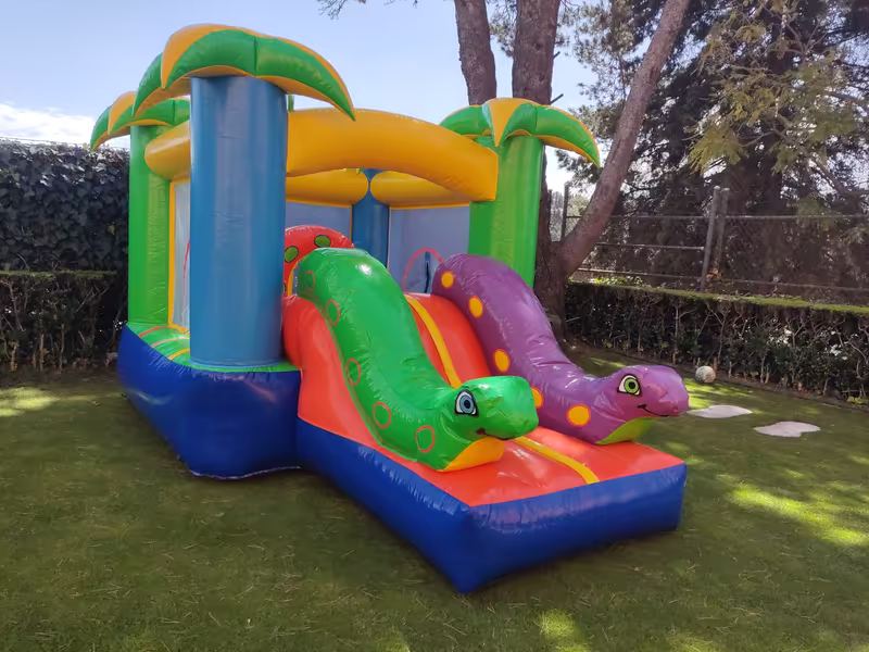 Brincolín de jungla y safari para fiesta infantil