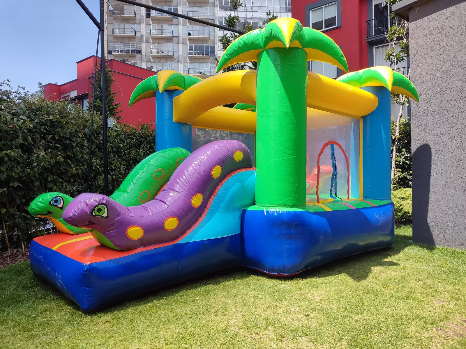 Brincolín de jungla y safari para fiesta infantil