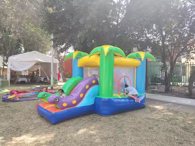 Inflable temático de safari para fiesta infantil