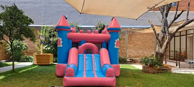 Castillo inflable de Princesas — vista frontal en jardín CDMX