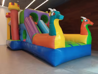 Evento corporativo familiar con inflable en CDMX