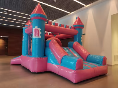 Evento corporativo familiar con inflable en CDMX