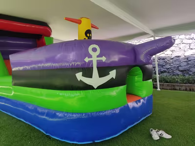 Evento corporativo familiar con inflable en CDMX