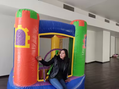 Evento corporativo familiar con inflable en CDMX