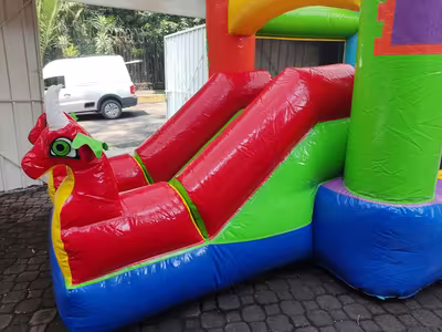Evento corporativo familiar con inflable en CDMX