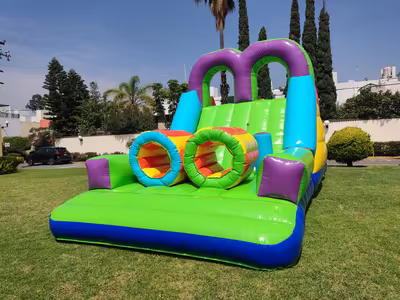Evento corporativo familiar con inflable en CDMX