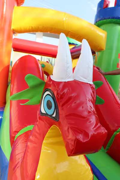 Fiesta infantil con inflable montado por DENFLAB en CDMX