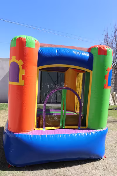 Fiesta infantil con inflable montado por DENFLAB en CDMX