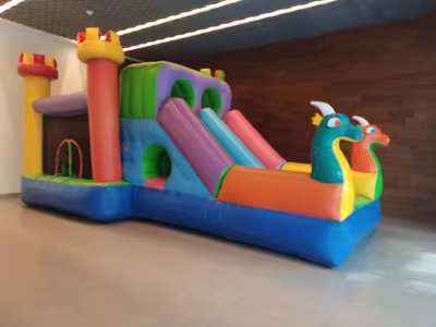 Fiesta infantil con inflable montado por DENFLAB en CDMX