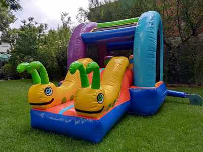 Fiesta infantil con inflable montado por DENFLAB en CDMX