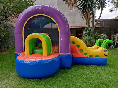 Fiesta infantil con inflable montado por DENFLAB en CDMX