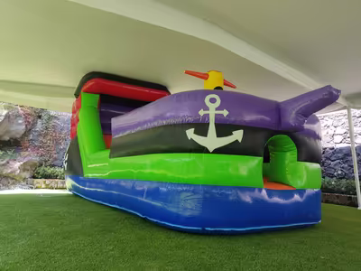 Fiesta infantil con inflable montado por DENFLAB en CDMX