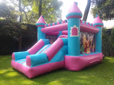 Fiesta infantil con inflable montado por DENFLAB en CDMX