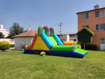 Fiesta infantil con inflable montado por DENFLAB en CDMX