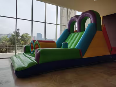 Fiesta infantil con inflable montado por DENFLAB en CDMX