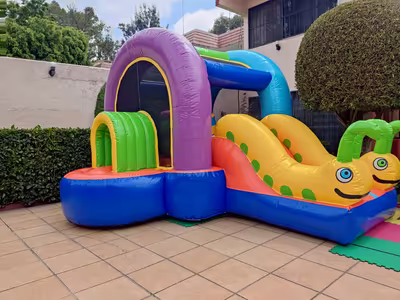 Kermés escolar con inflable en CDMX