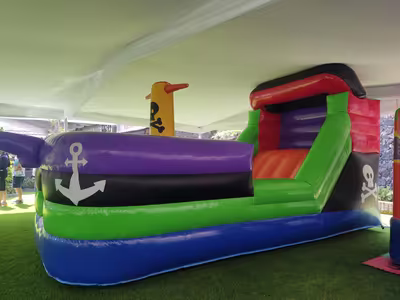 Kermés escolar con inflable en CDMX