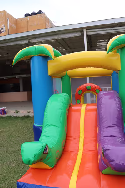 Evento real con inflables rentados en CDMX